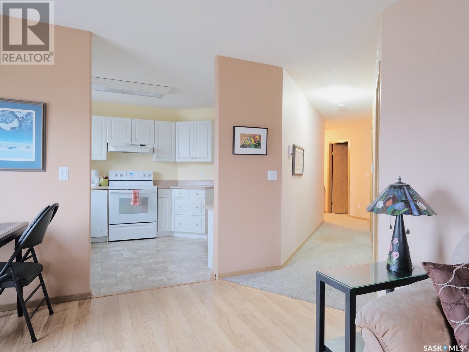 Photo 7 of 204 114 3rd Avenue E, Rosetown SK