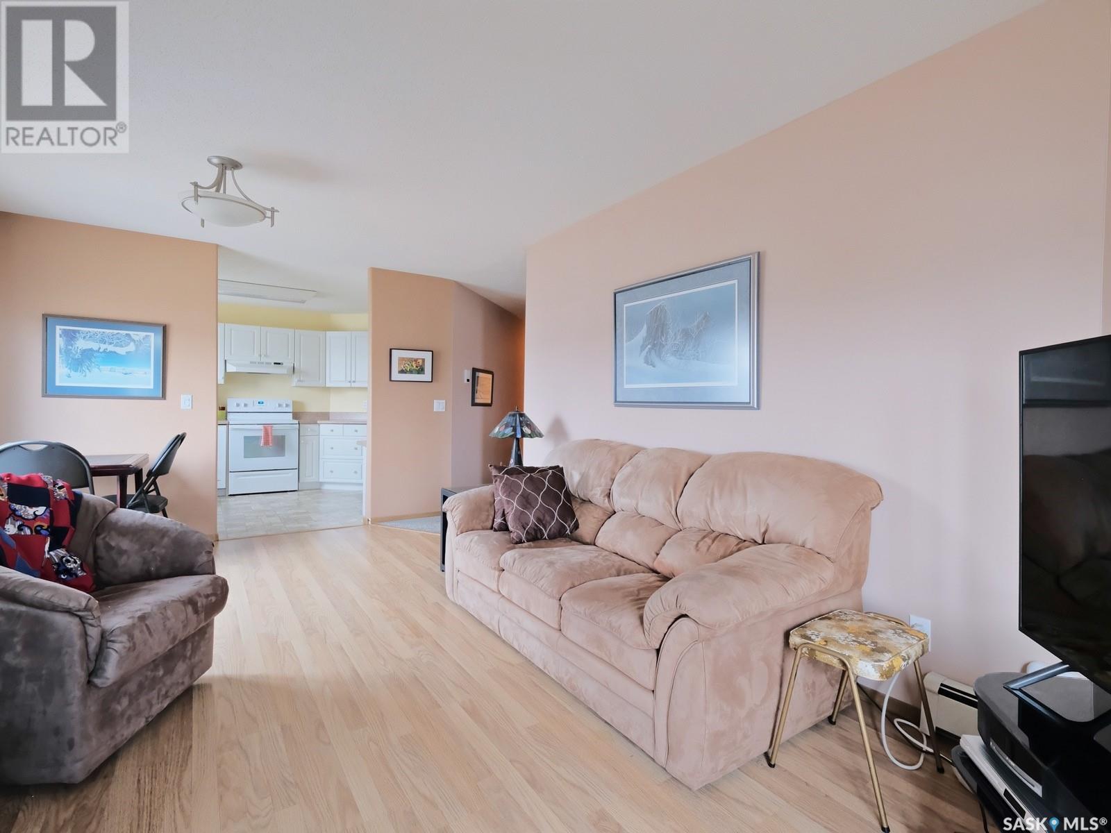 Photo 8 of 204 114 3rd Avenue E, Rosetown SK