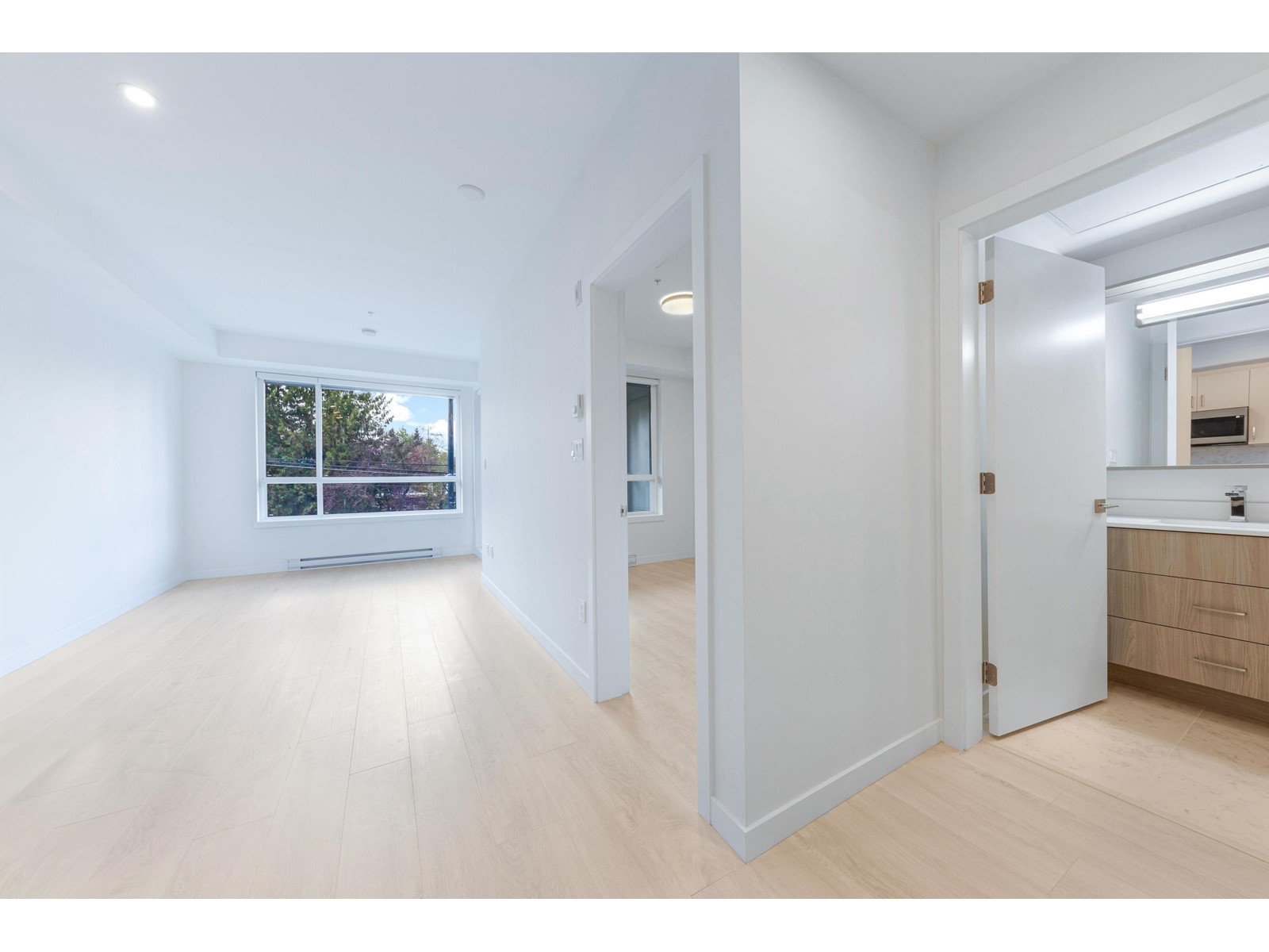 Photo 8 of E 214 13858 S 108 Avenue, Surrey BC