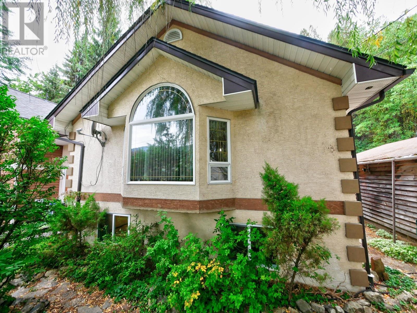  930 CHINA CREEK Road, Genelle