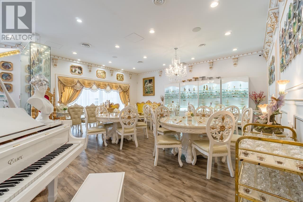112 4751 GARDEN CITY ROAD, Richmond