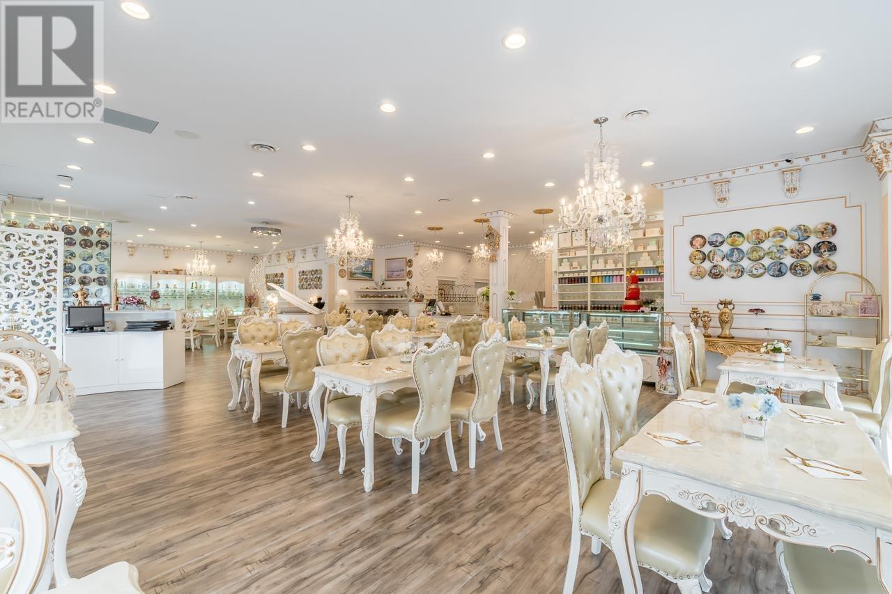 112 4751 GARDEN CITY ROAD, Richmond