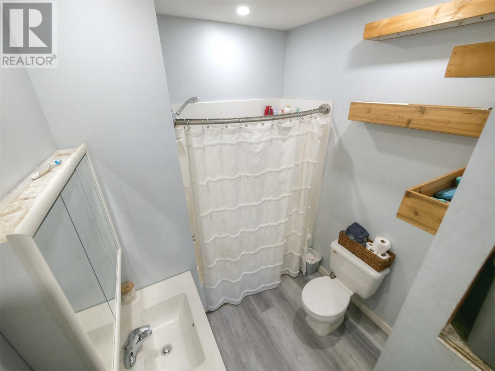 1322 Glendale Avenue, Salmo