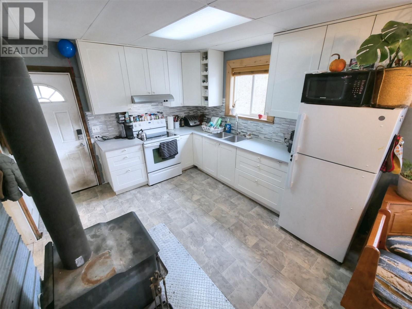 1322 Glendale Avenue, Salmo