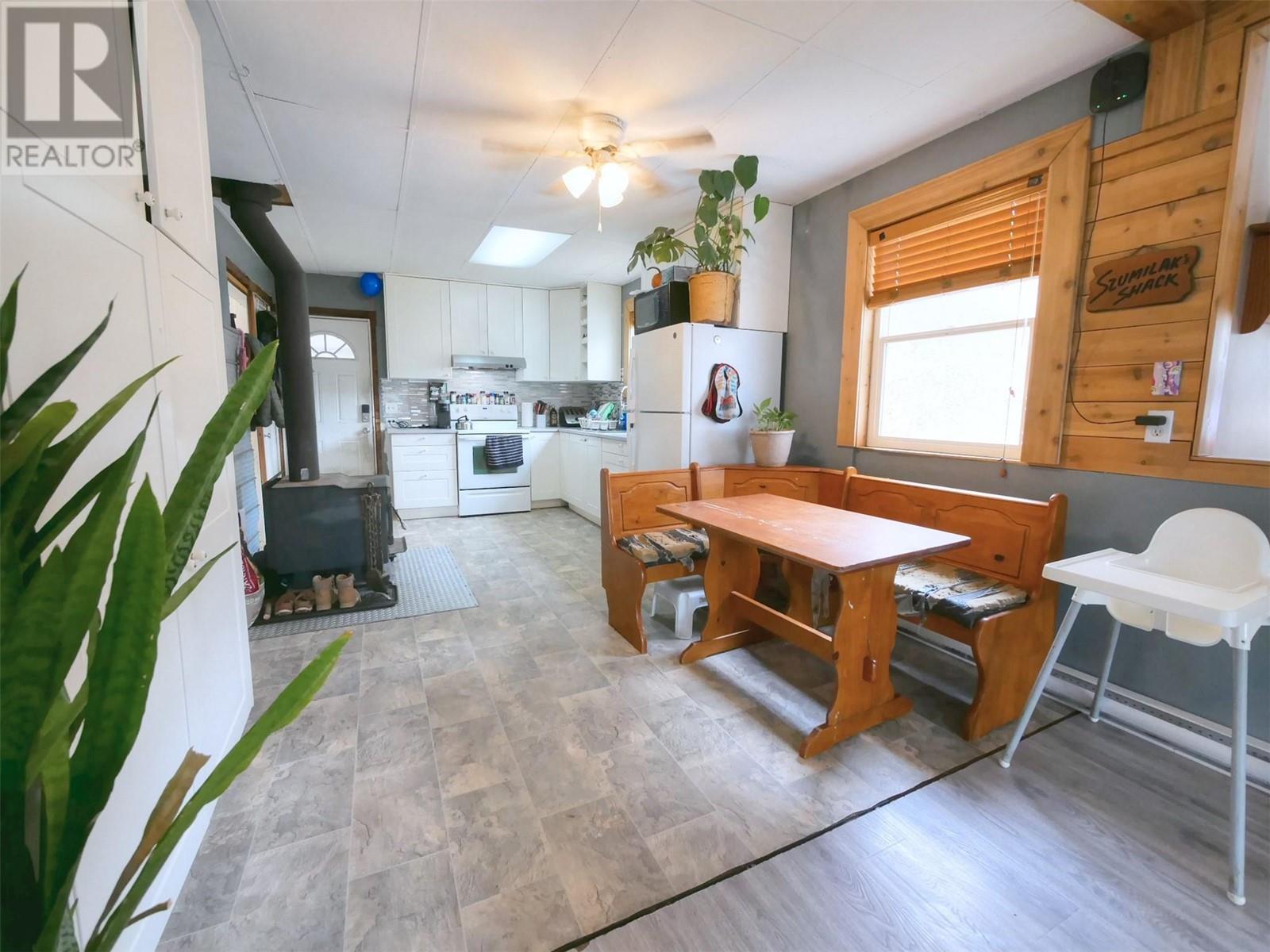 1322 Glendale Avenue, Salmo