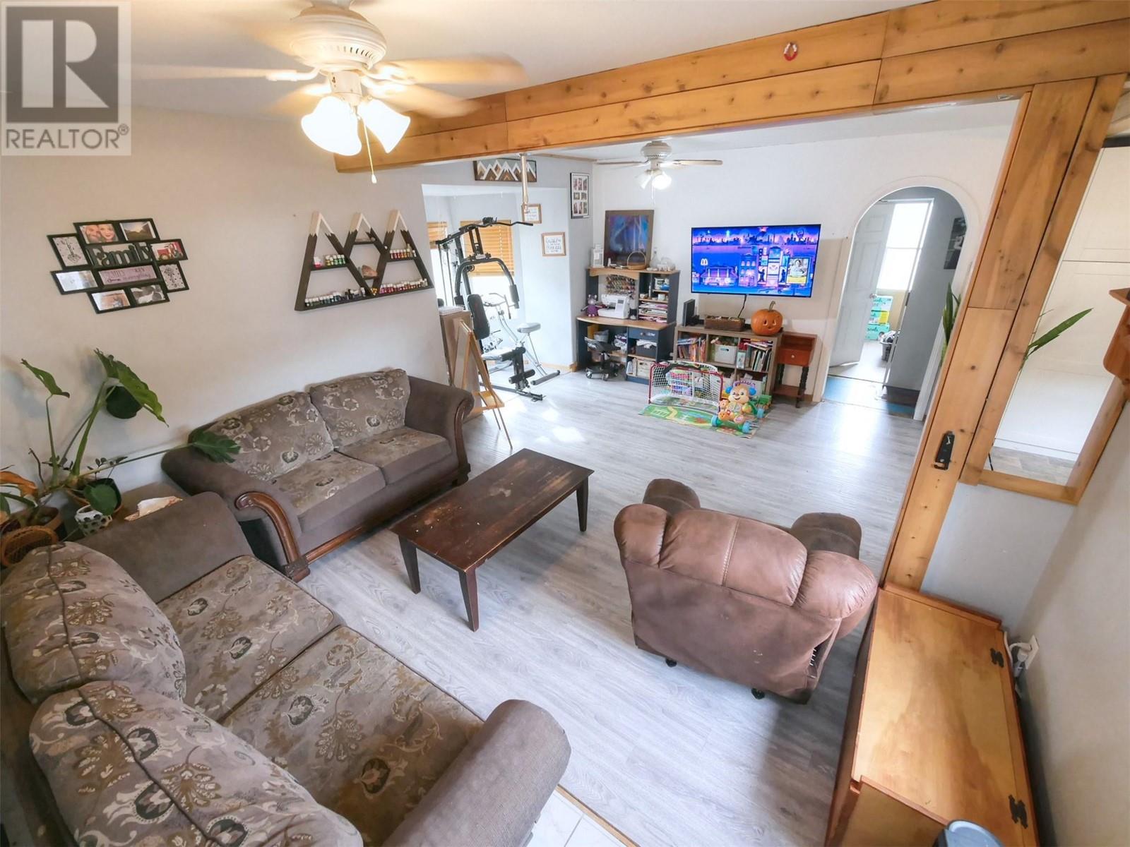 1322 Glendale Avenue, Salmo