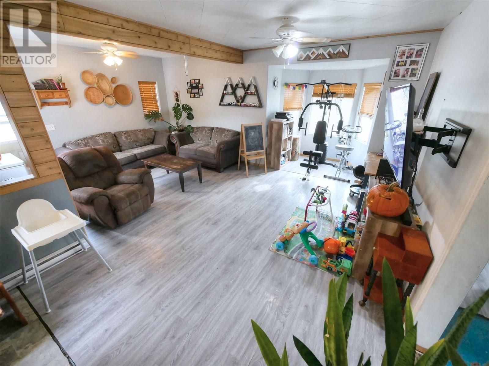 1322 Glendale Avenue, Salmo