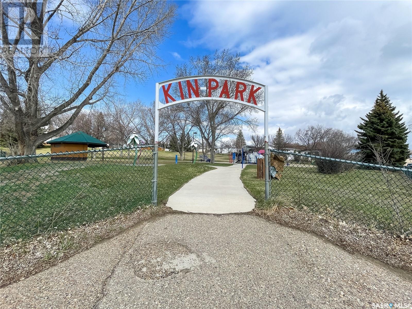 Single Family House Bungalow for Sale in  Bell STREET E Swift Current 