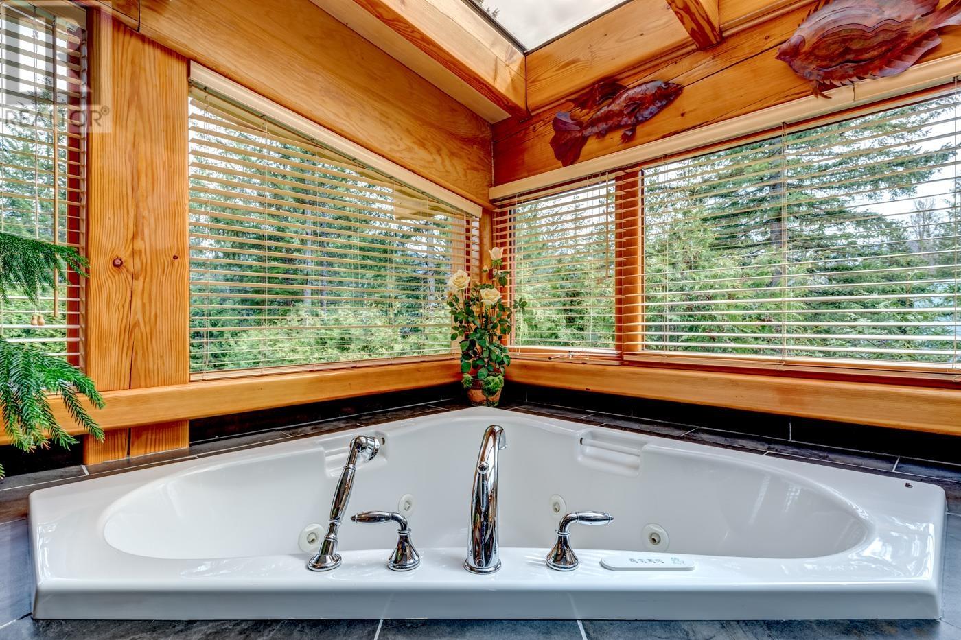 8080 PARKWOOD DRIVE, Whistler real estate listing R2941167