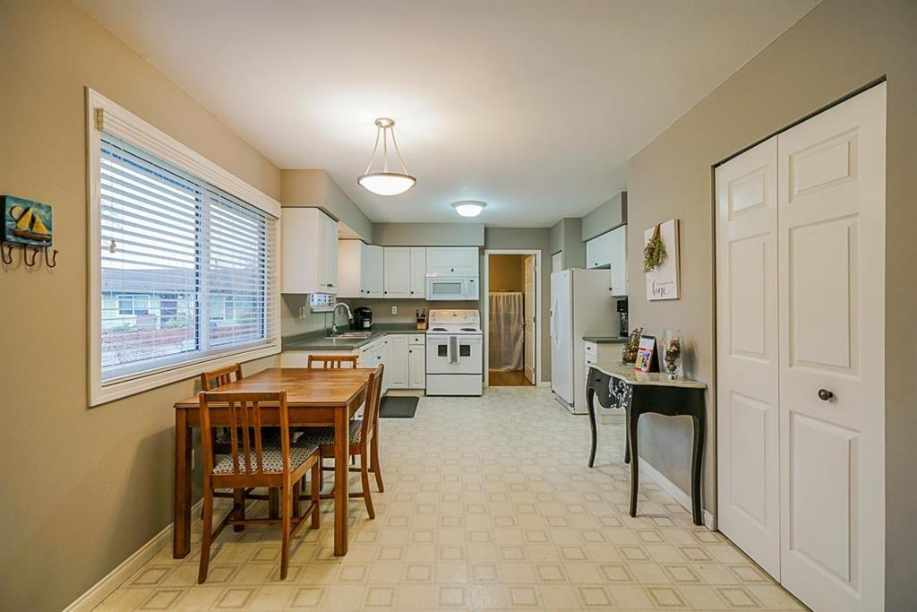 Photo 5 of 20133 52 Avenue, Langley BC