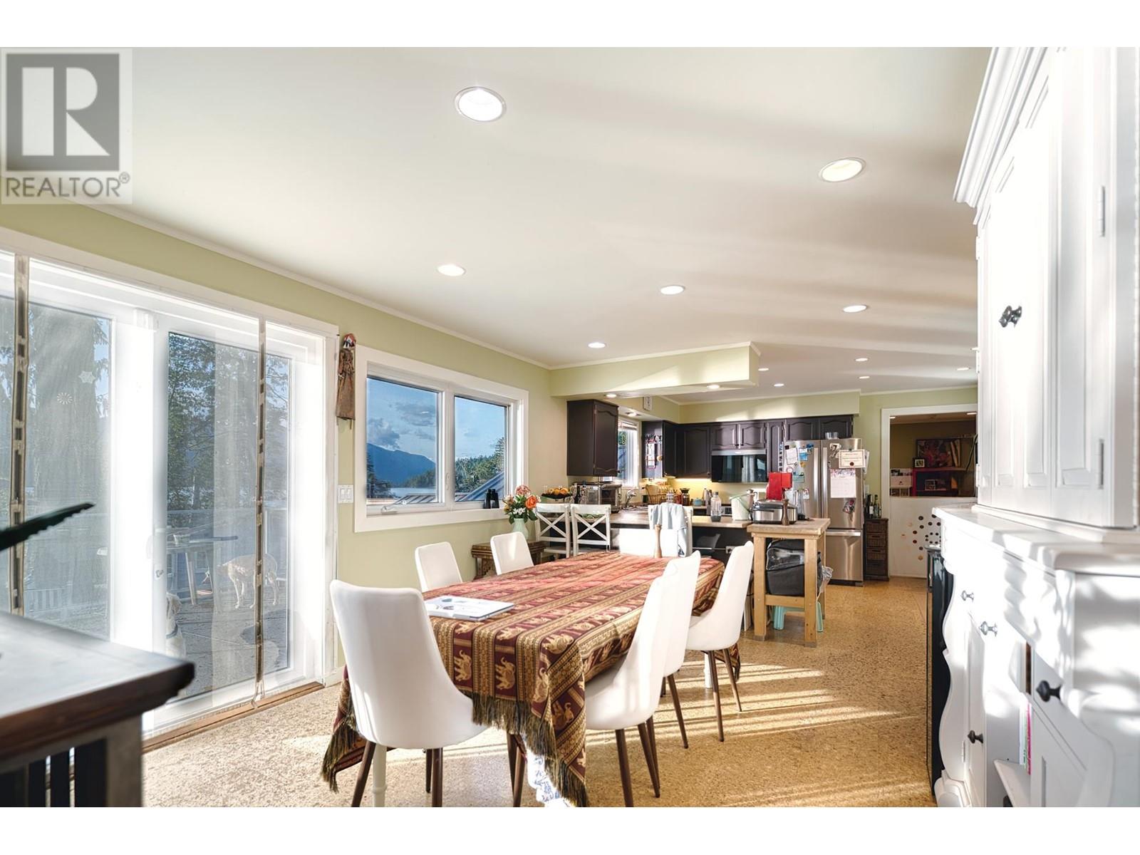 7629 SECHELT INLET ROAD, Sechelt