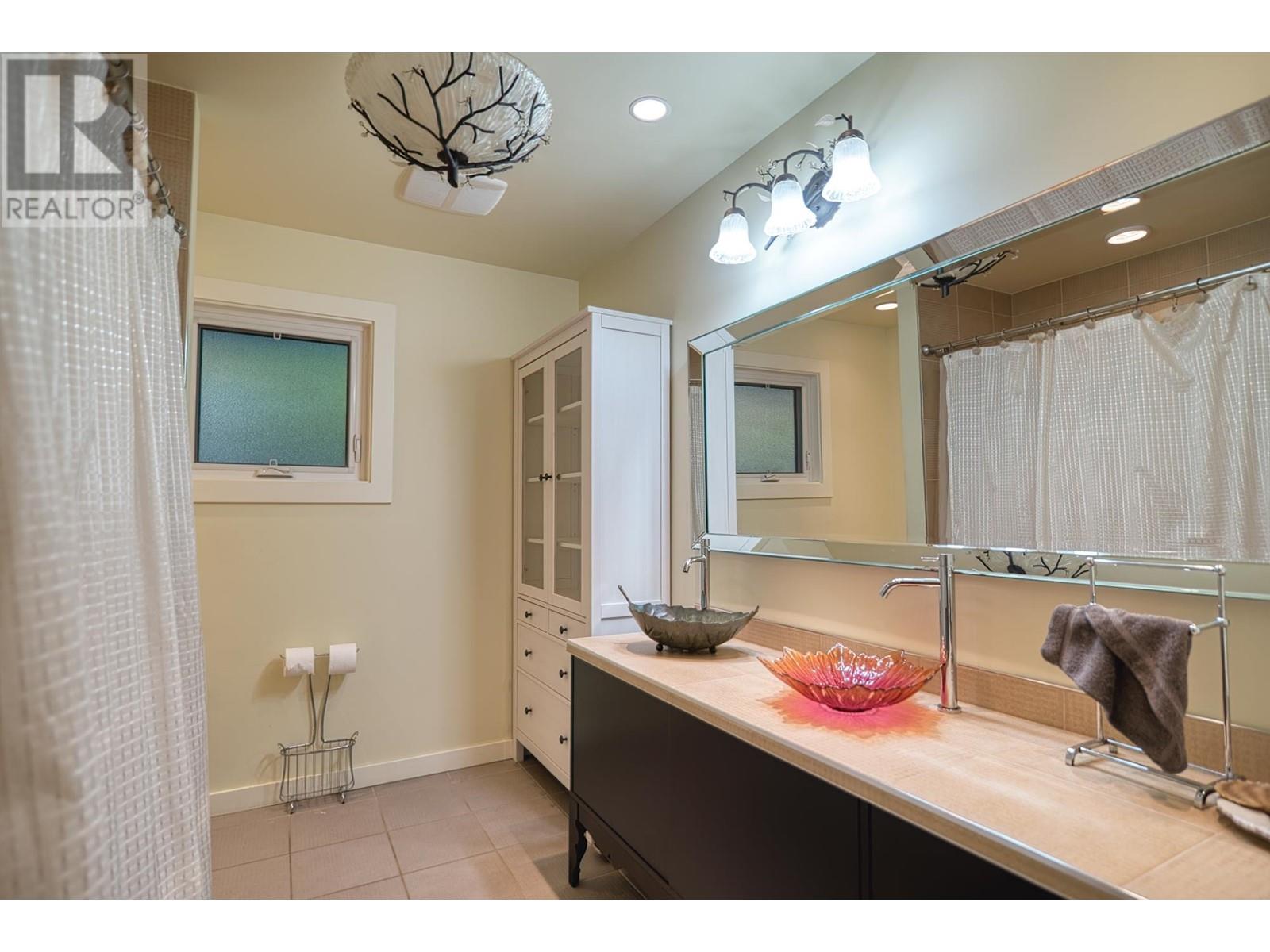 7629 SECHELT INLET ROAD, Sechelt