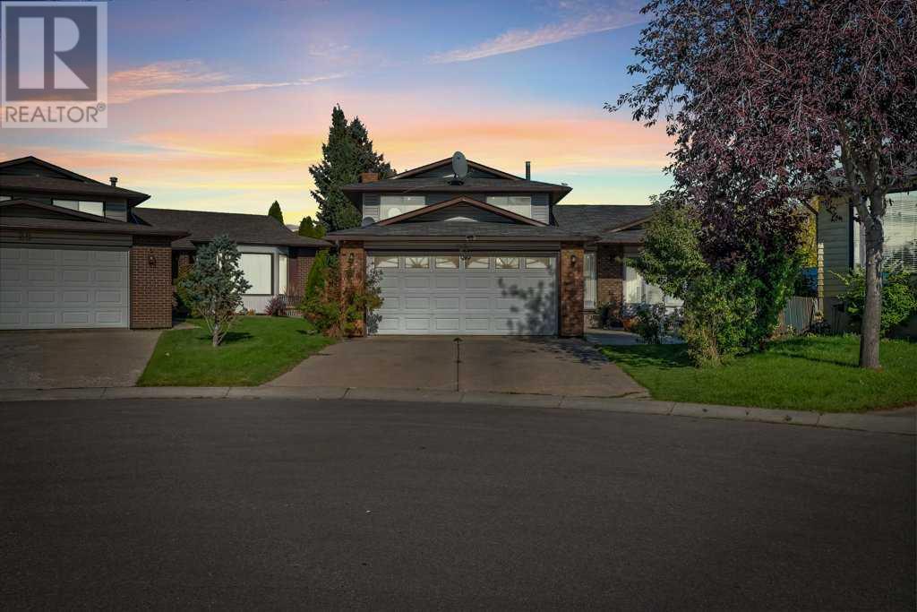 Single Family House 4 Level for Sale in  Templeson Place NE Temple Calgary 