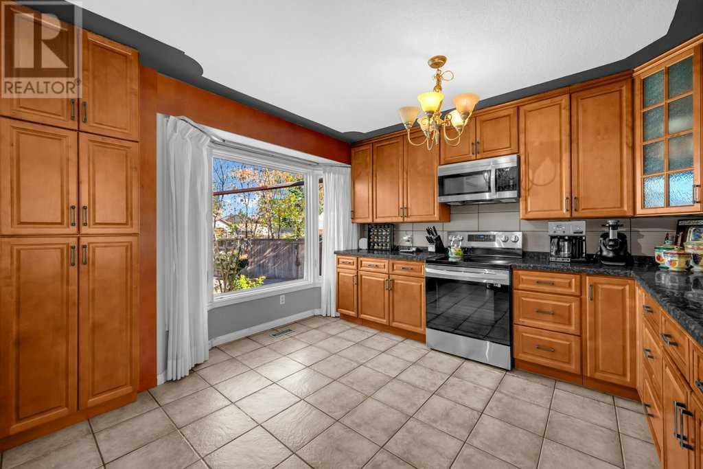 Single Family House 4 Level for Sale in  Templeson Place NE Temple Calgary 