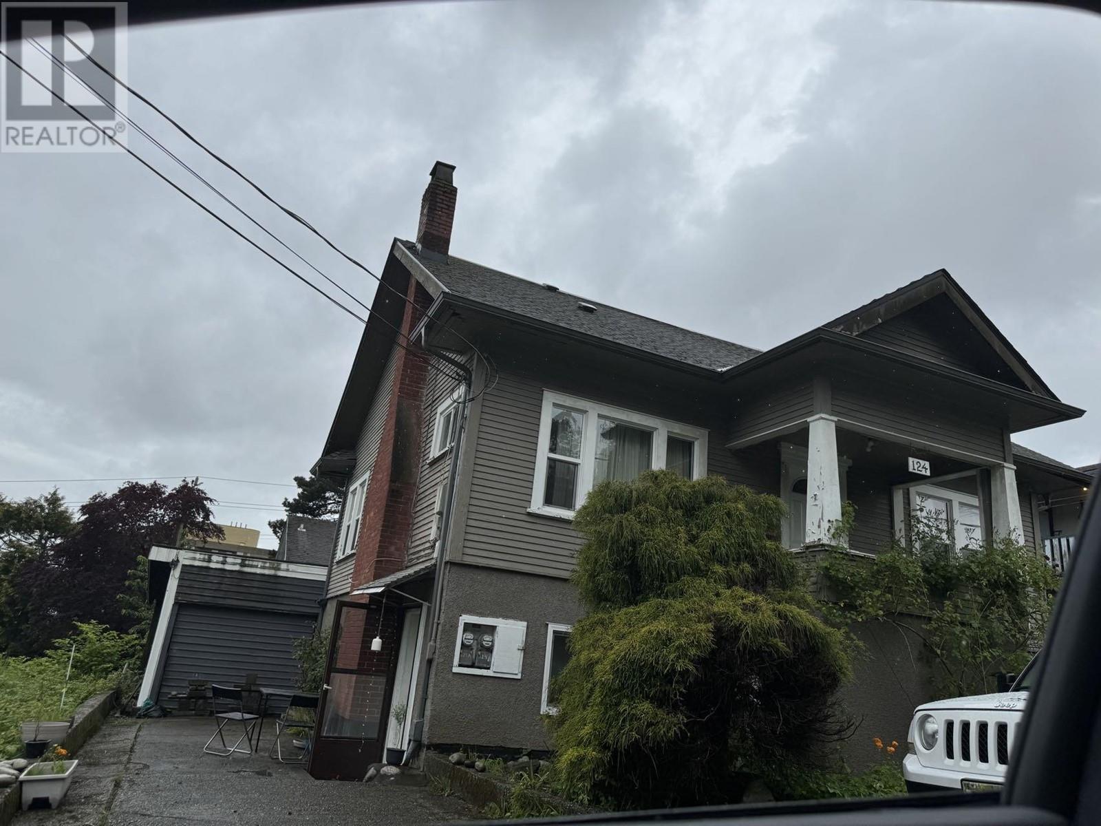 Photo 3 of 124 Mcinnes Street, New Westminster BC