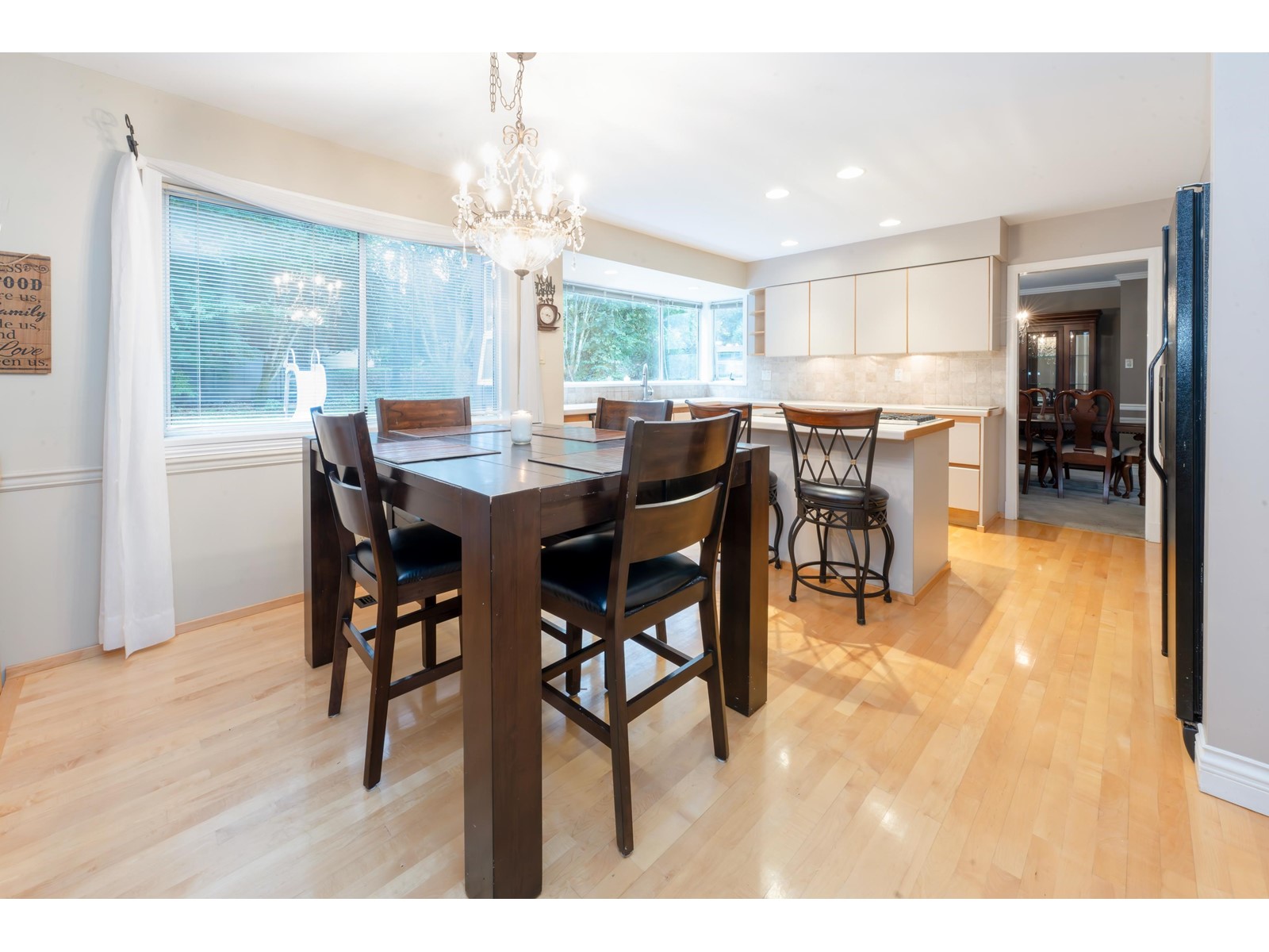Photo 5 of 17352 26 A Avenue, Surrey BC