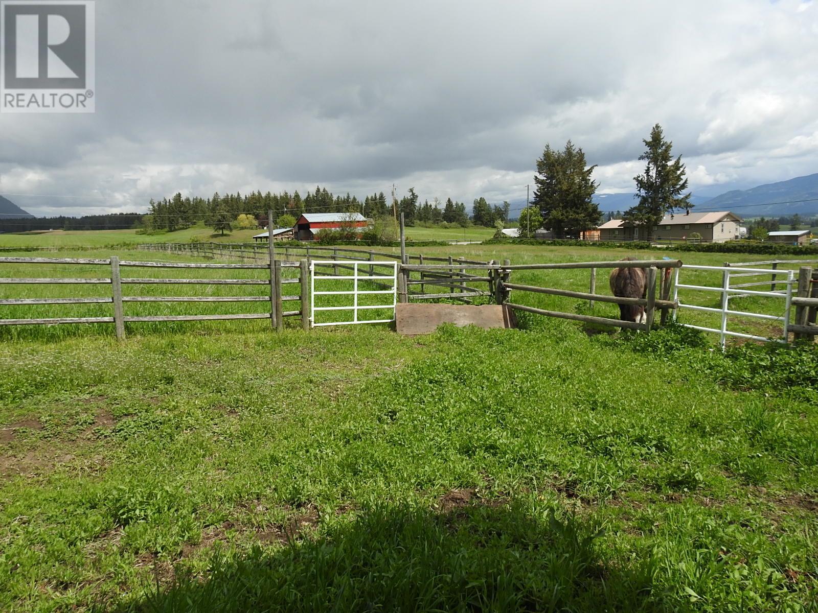 4435 Hallam Road, Armstrong