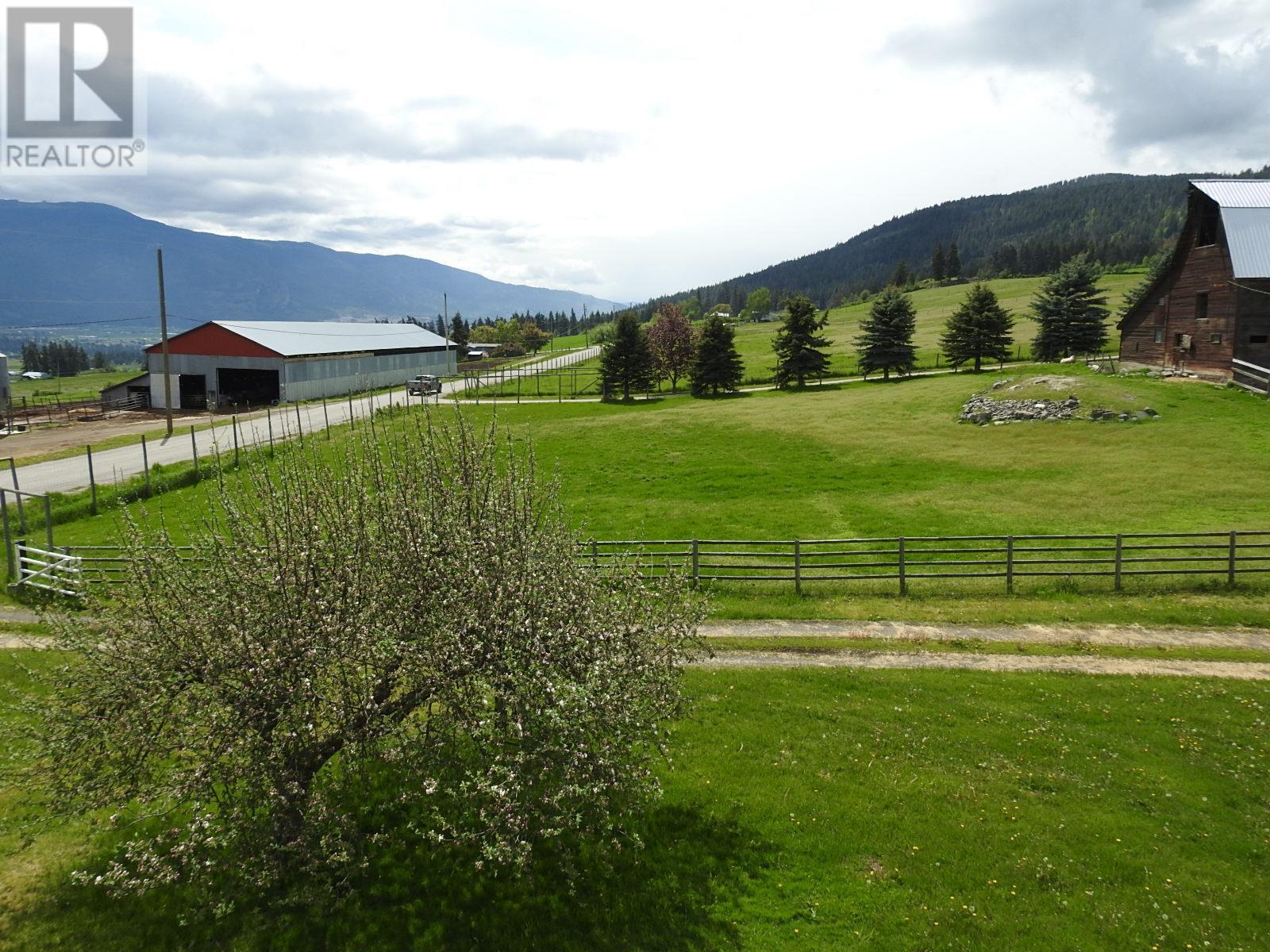 4435 Hallam Road, Armstrong