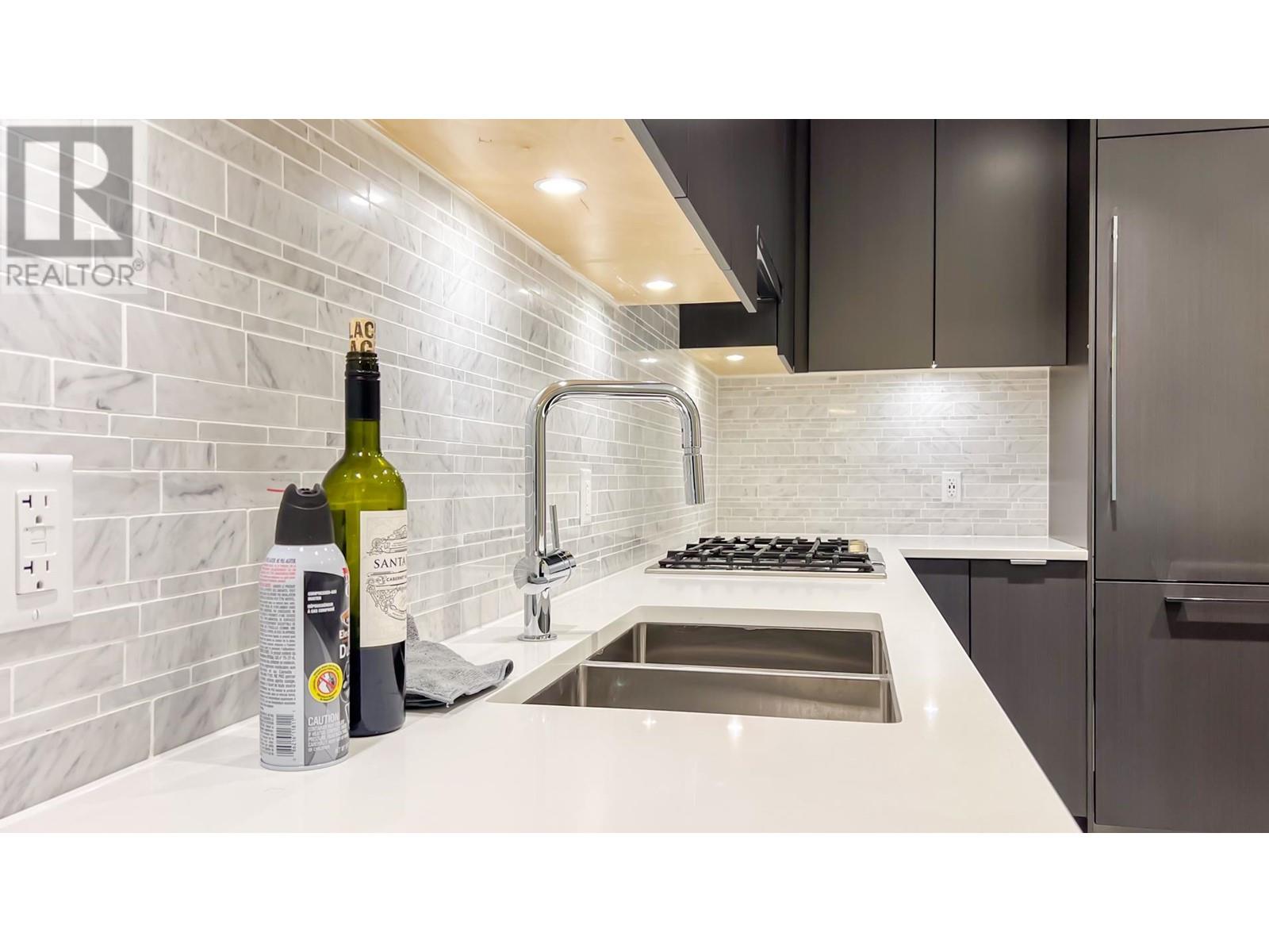 115 9233 ODLIN ROAD, Richmond