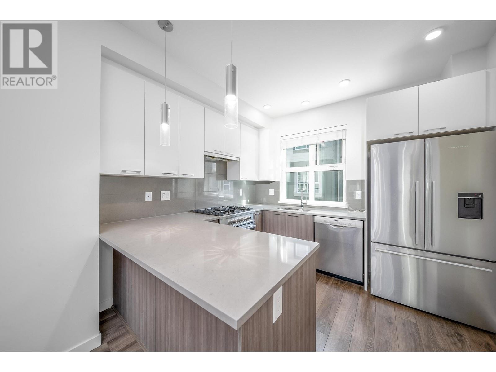 #65-10311 RIVER Drive, Richmond