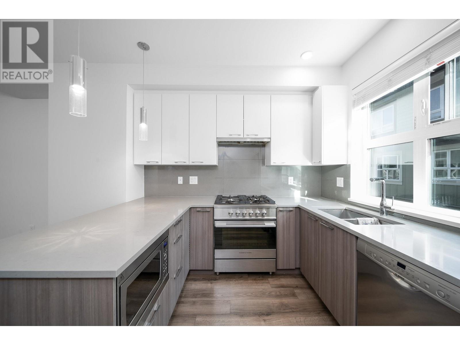 #65-10311 RIVER Drive, Richmond