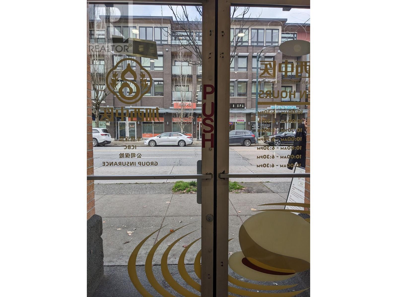 Photo 4 of 3652 W Broadway West, Vancouver BC