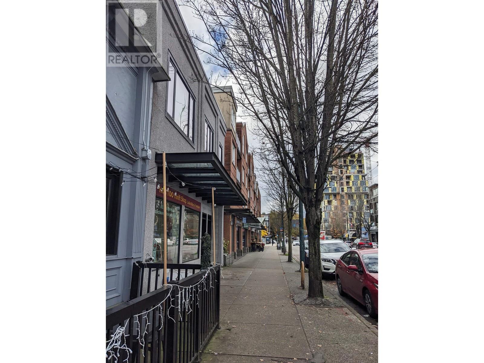 Photo 6 of 3652 W Broadway West, Vancouver BC