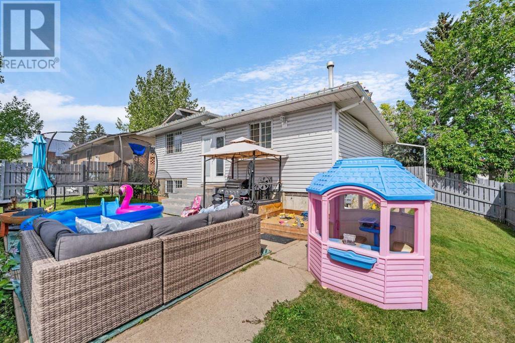 Single Family House 4 Level for Sale in  Whitehorn Drive NE Whitehorn Calgary 