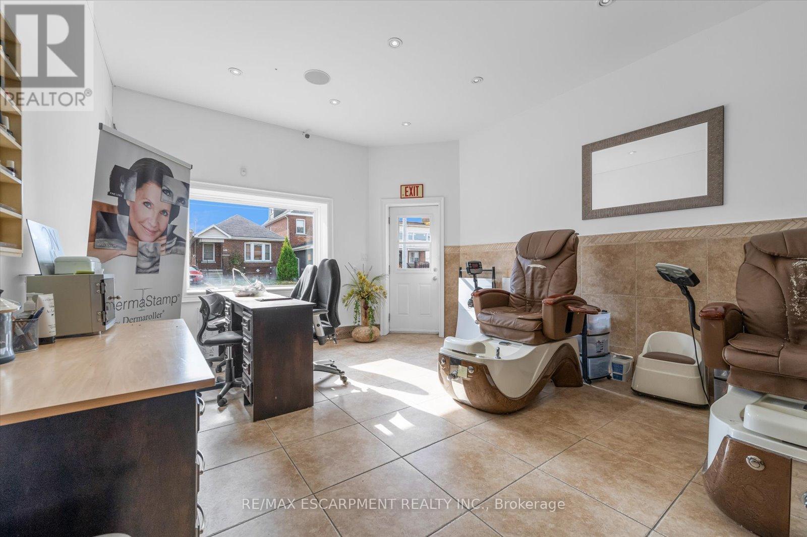Photo 26 of 1261 Main Street E, Hamilton ON