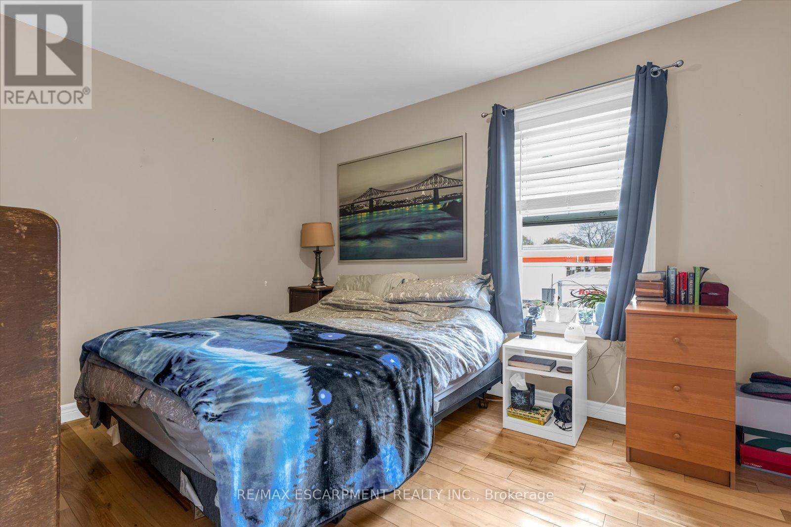 Photo 23 of 1261 Main Street E, Hamilton ON