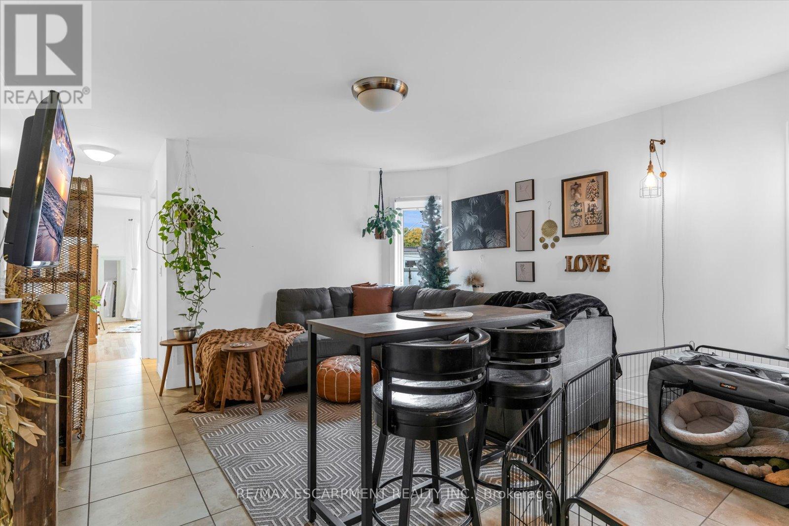 Photo 12 of 1261 Main Street E, Hamilton ON