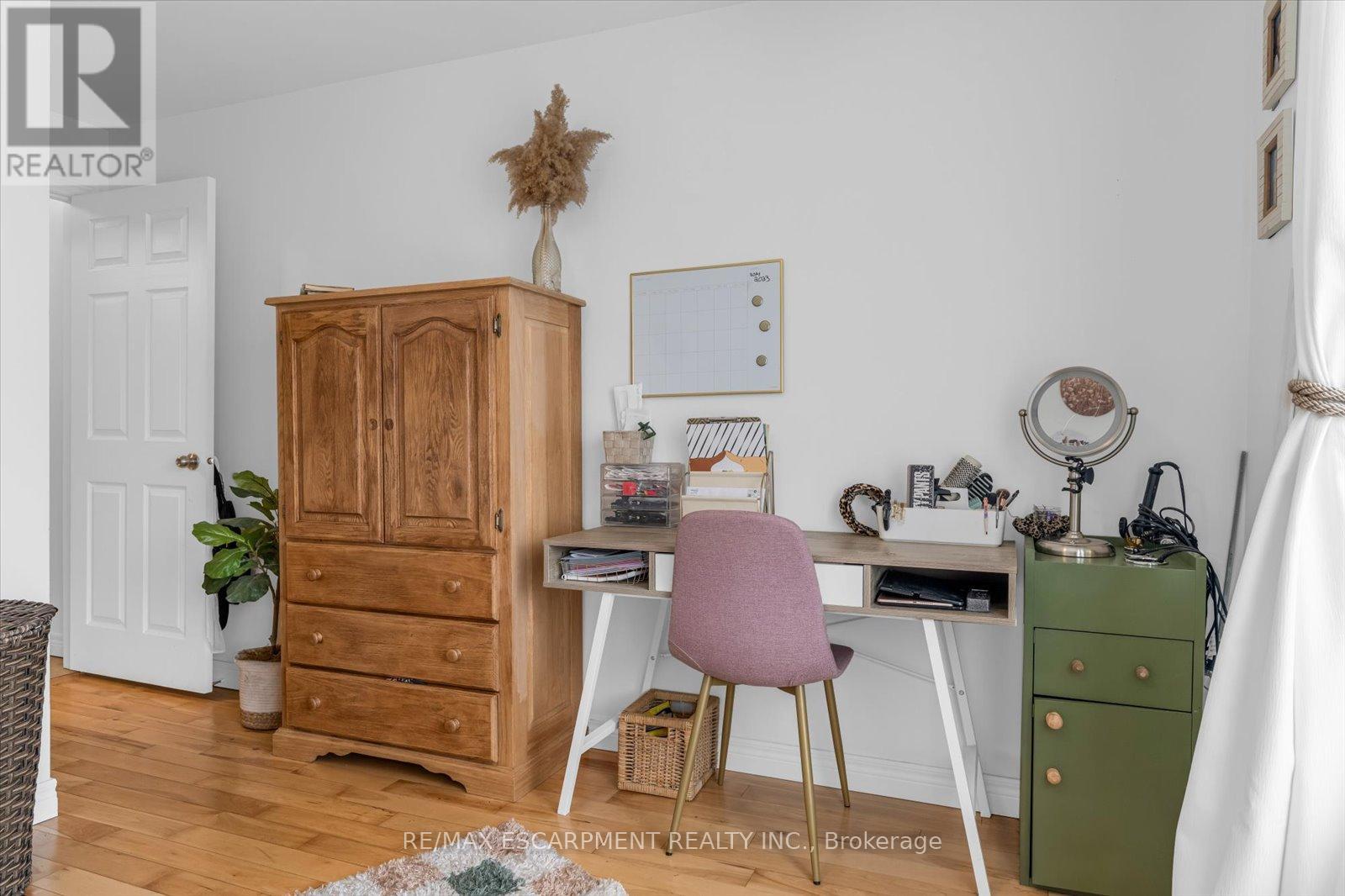 Photo 13 of 1261 Main Street E, Hamilton ON