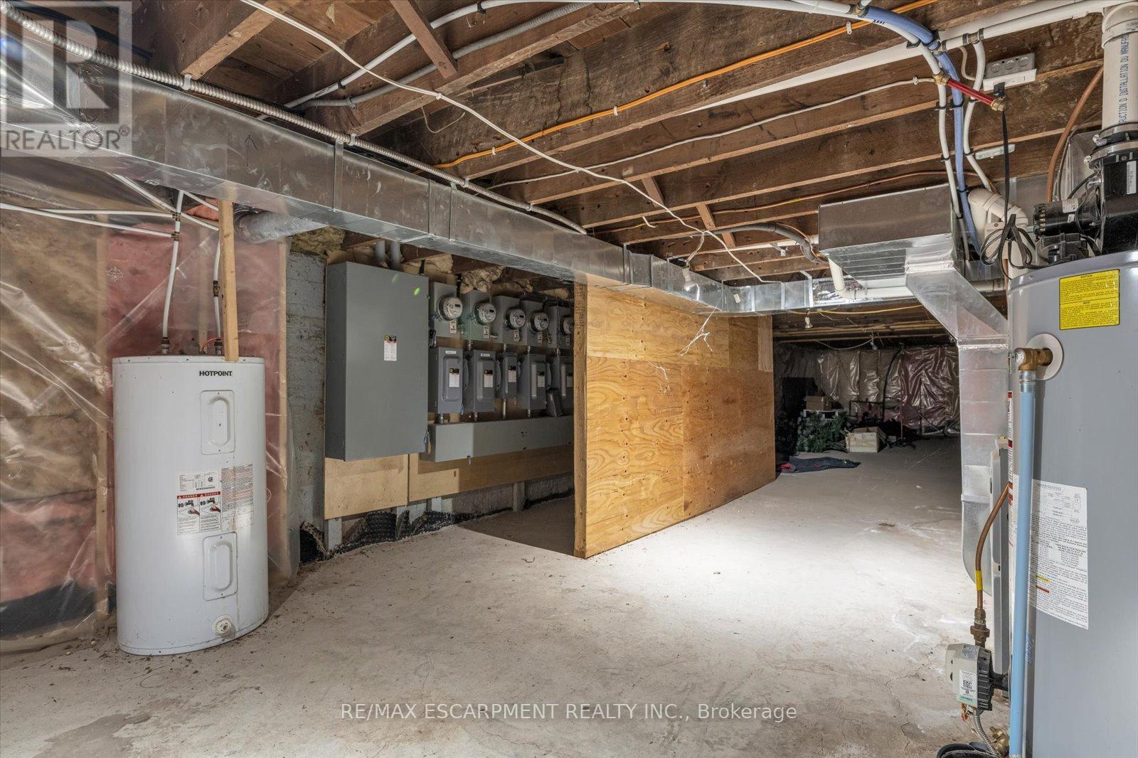 Photo 32 of 1261 Main Street E, Hamilton ON