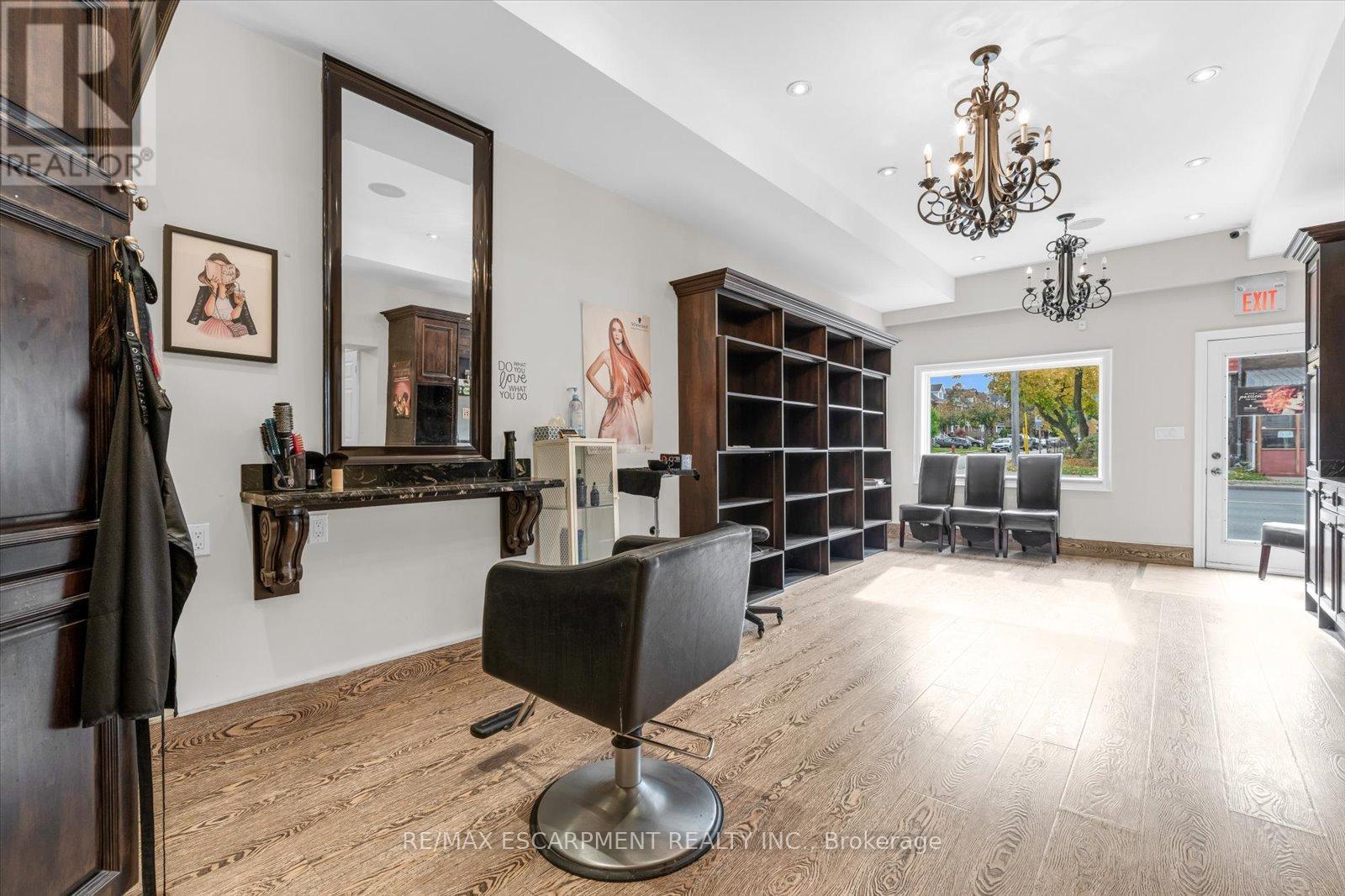 Photo 16 of 1261 Main Street E, Hamilton ON
