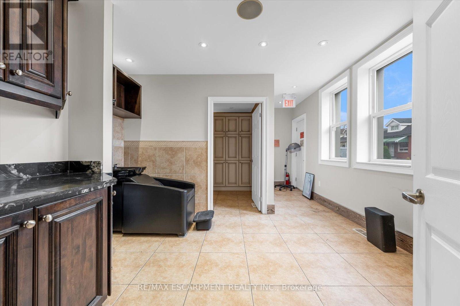 Photo 21 of 1261 Main Street E, Hamilton ON