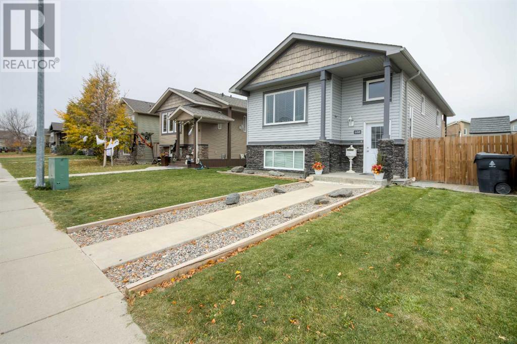 Single Family House Bi-level for Sale in  Mt Sundance Crescent W Sunridge Lethbridge 