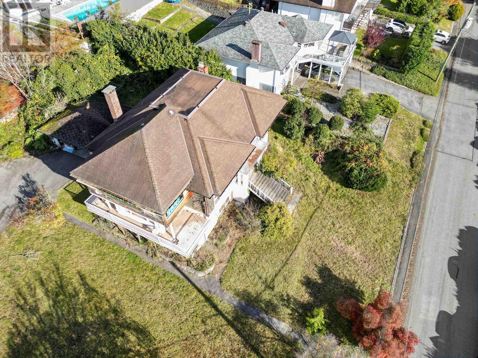 404 SOMERSET STREET, North Vancouver