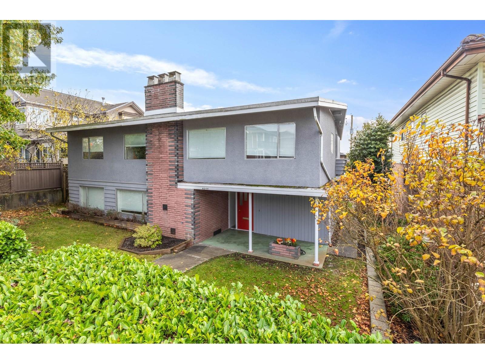 Photo 1 of 4044 Parker Street, Burnaby BC