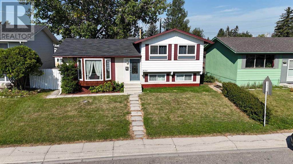 Single Family House 4 Level for Sale in  Penworth Road SE Penbrooke Meadows Calgary 