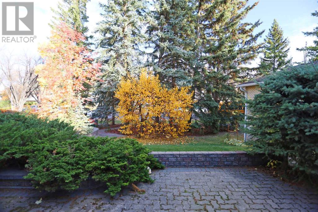 Single Family House 4 Level for Sale in  Varshaven Place NW Varsity Calgary 