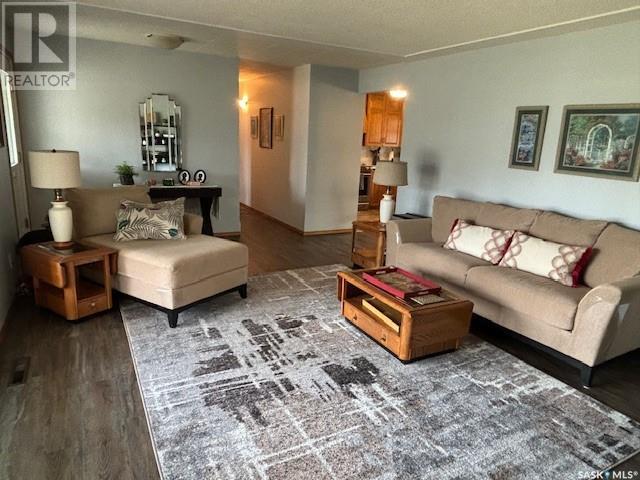 Photo 2 of 142 Coronation Drive, Canora SK