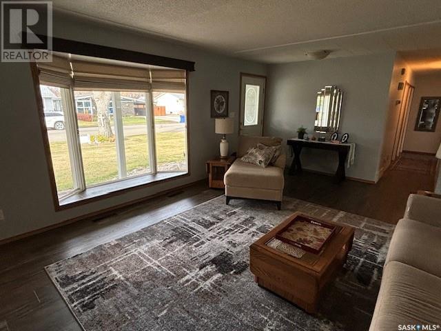 Photo 5 of 142 Coronation Drive, Canora SK
