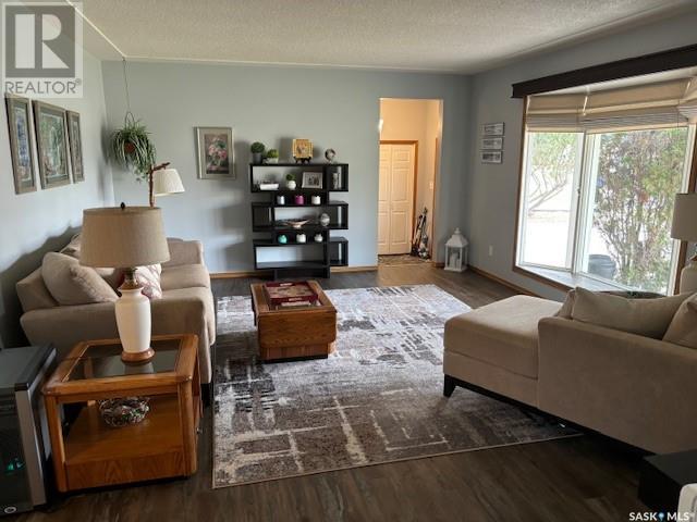 Photo 3 of 142 Coronation Drive, Canora SK