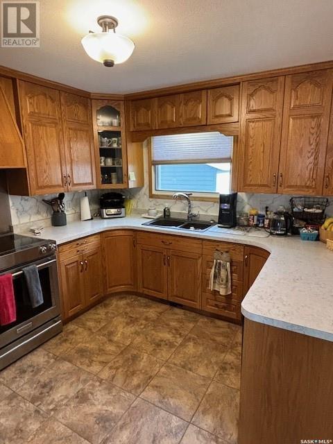 Photo 10 of 142 Coronation Drive, Canora SK