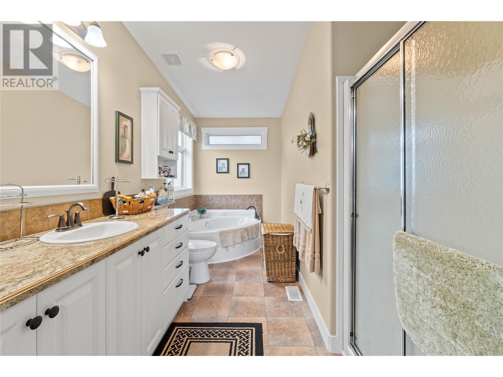  350 & 370 10 Street Southeast, Salmon Arm