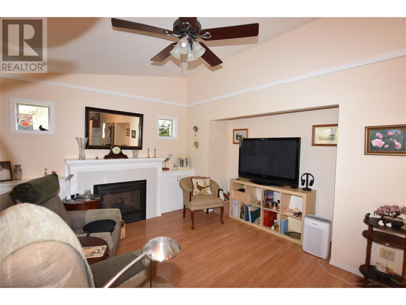  415 Hummingbird Avenue, Vernon