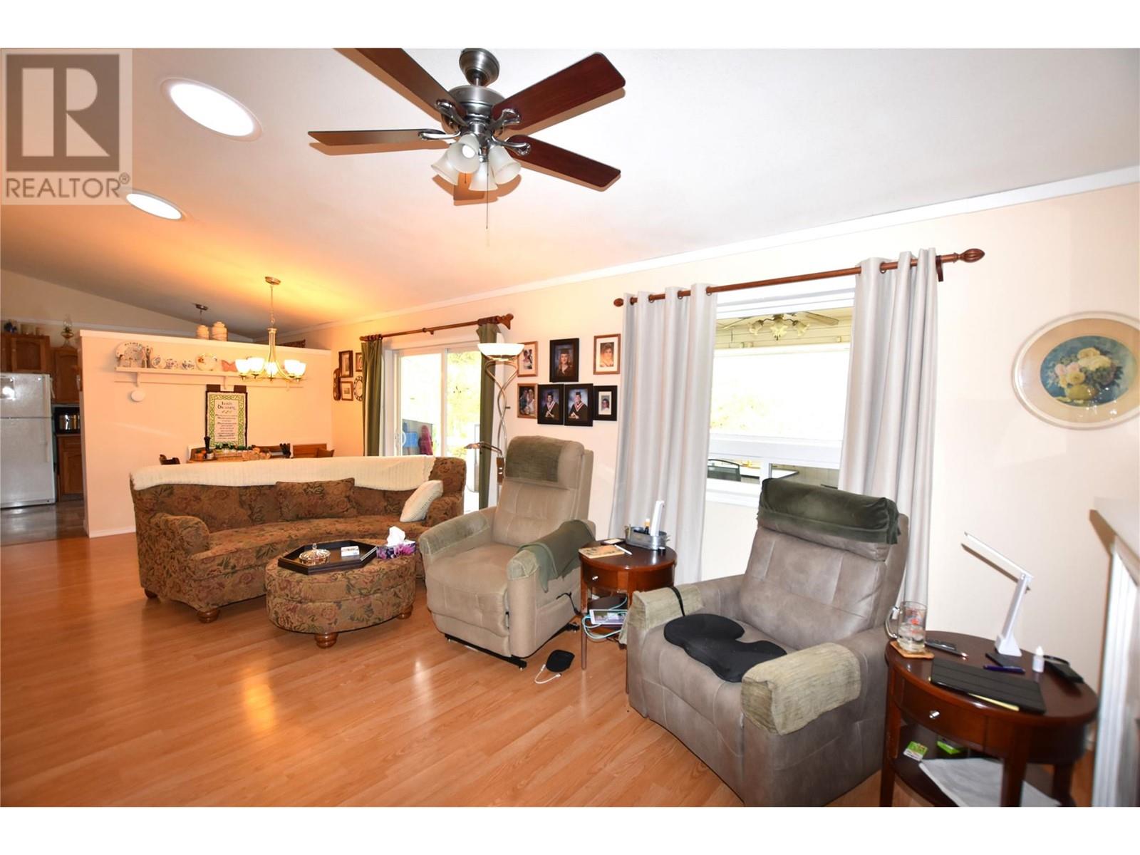  415 Hummingbird Avenue, Vernon