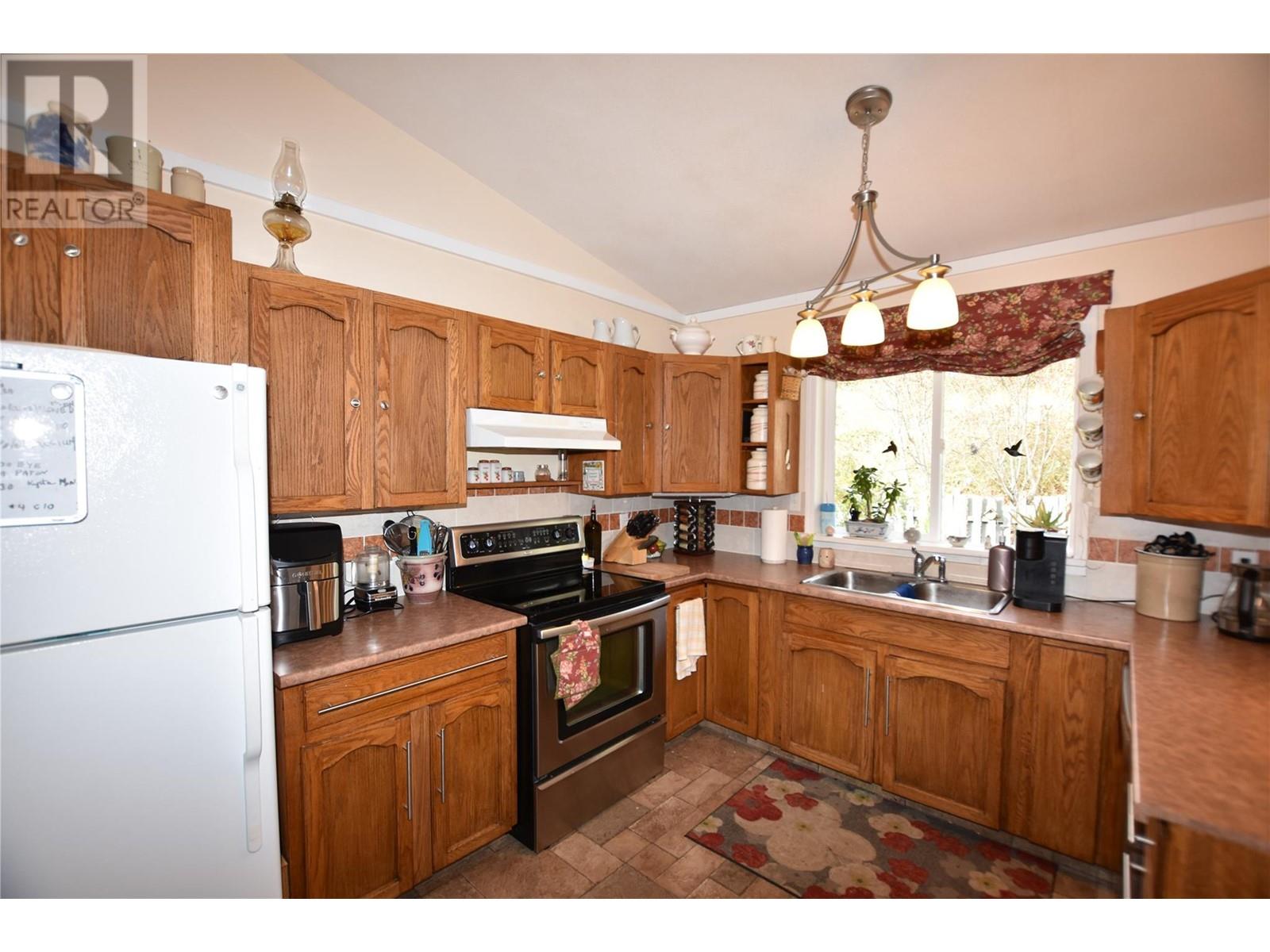  415 Hummingbird Avenue, Vernon