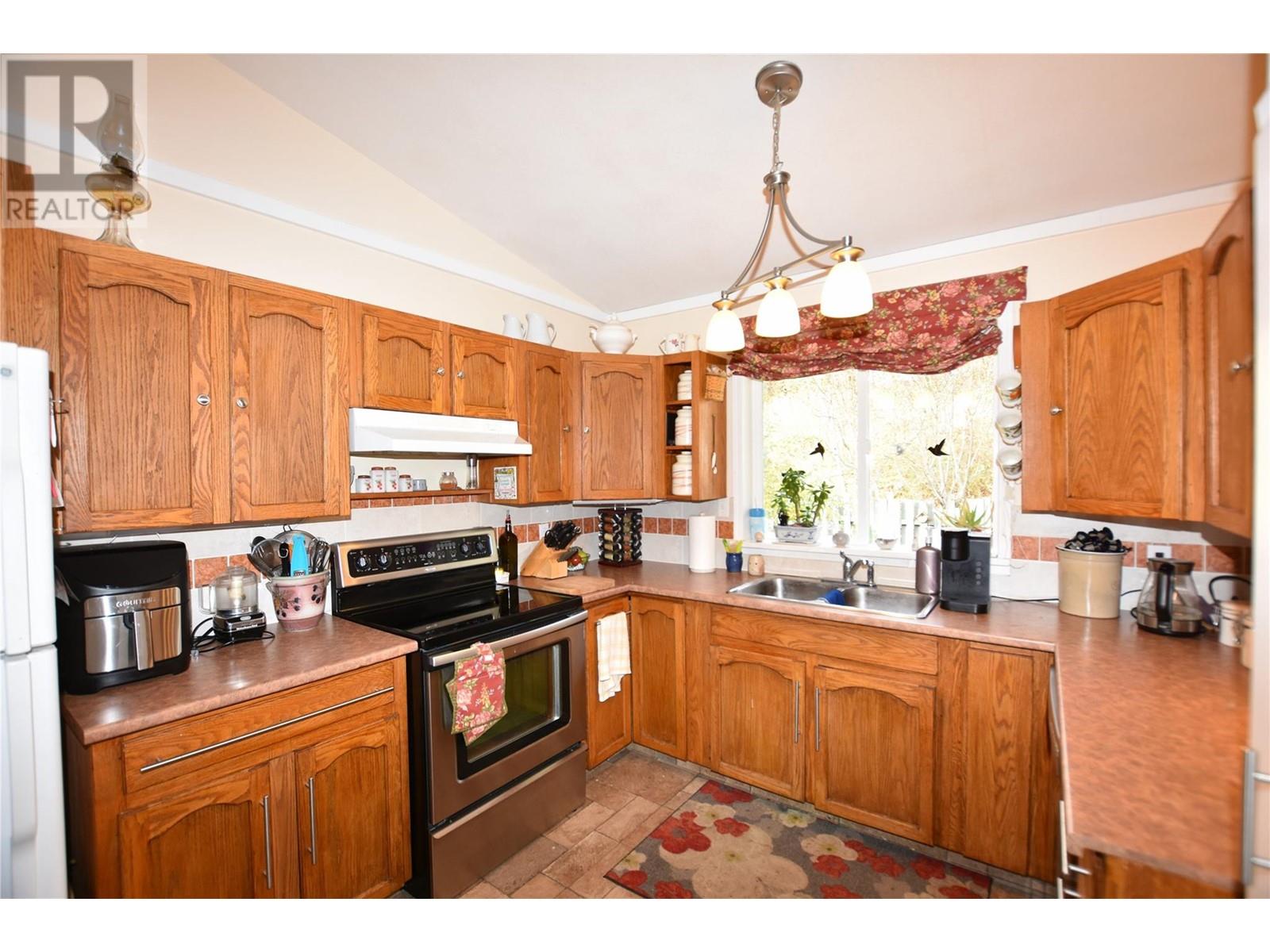  415 Hummingbird Avenue, Vernon