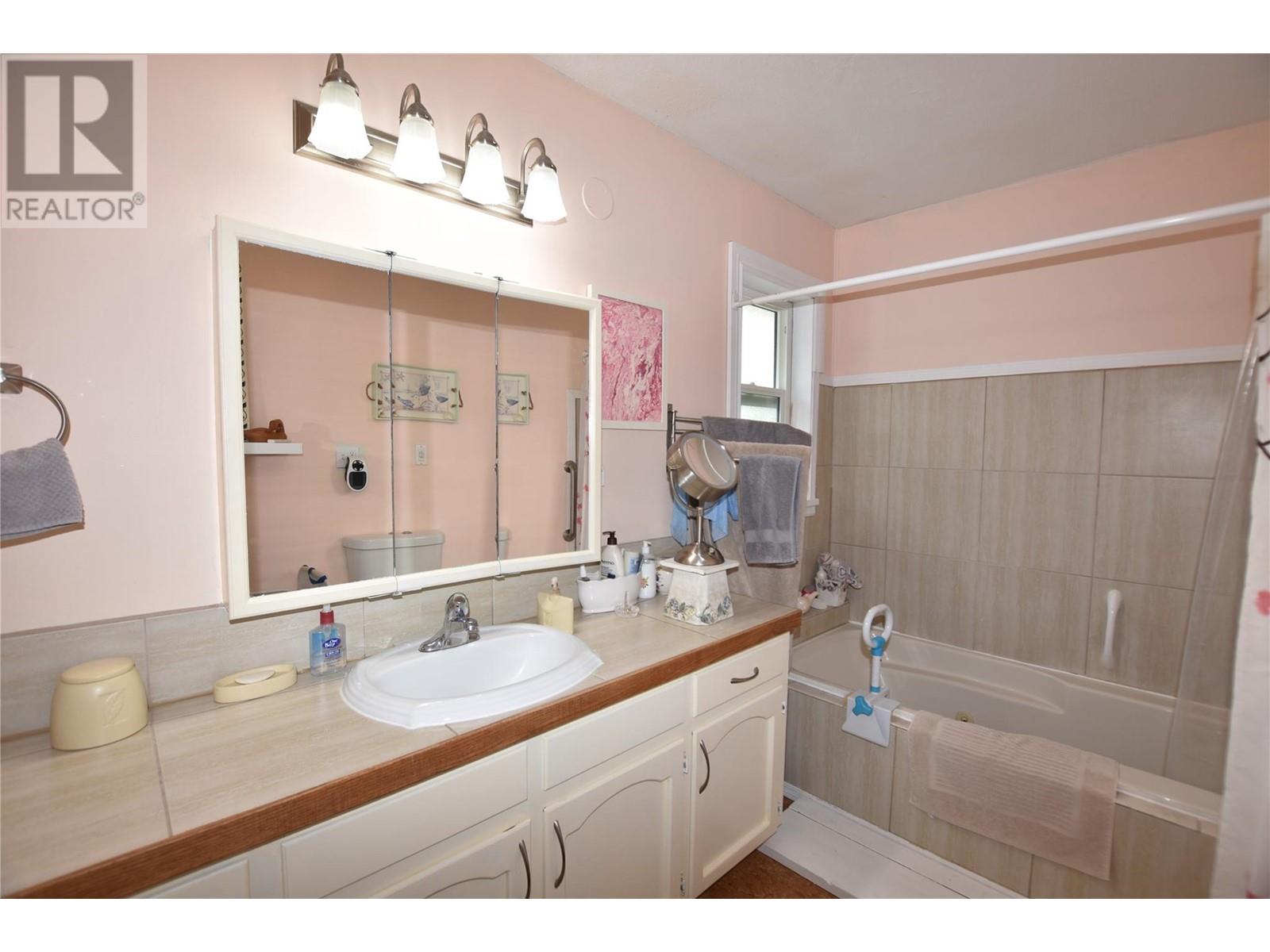  415 Hummingbird Avenue, Vernon